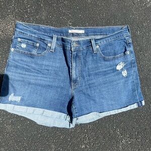 Levi’s women’s shorts size 33